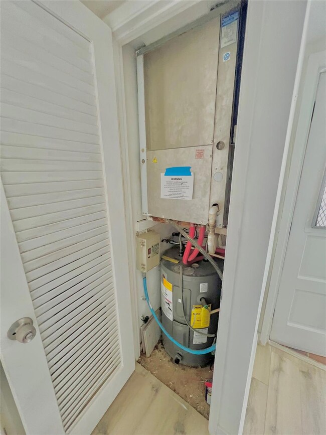 981 Hillcrest Ct unit 306, Hollywood, FL 33021 - photo 4