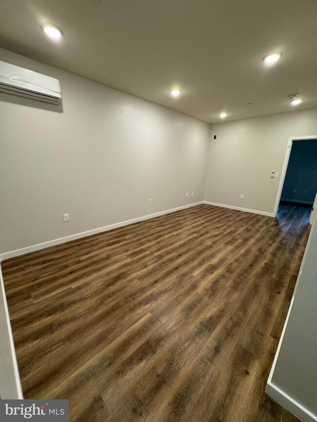 707 N 40th St unit 5, Philadelphia, PA 19104 - photo 7