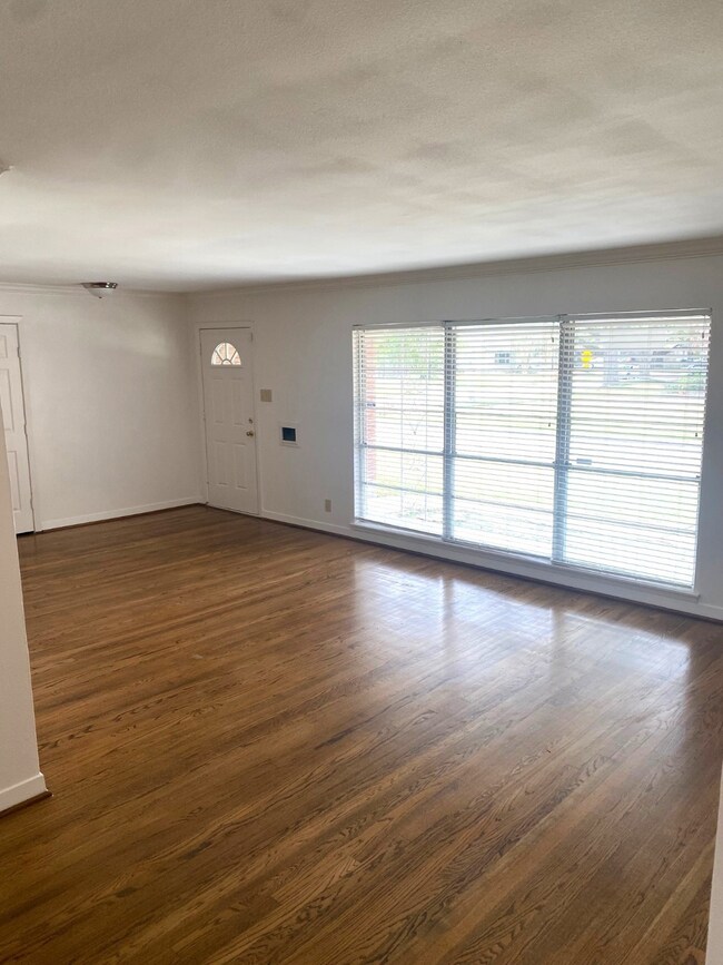 2902 Broadmead Dr, Houston, TX 77025 - photo 7