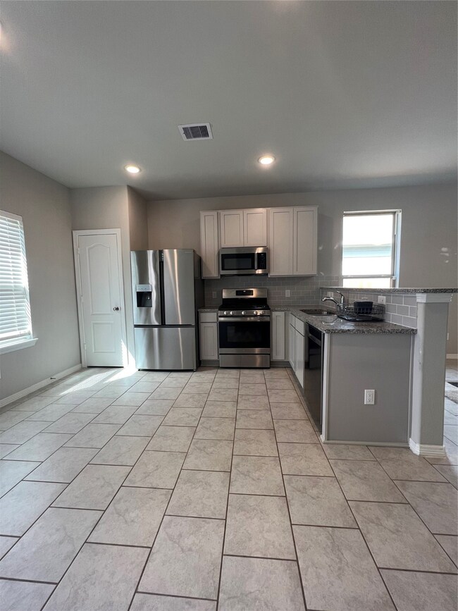 25807 Goldhurst Ln, Tomball, TX 77375 - photo 4