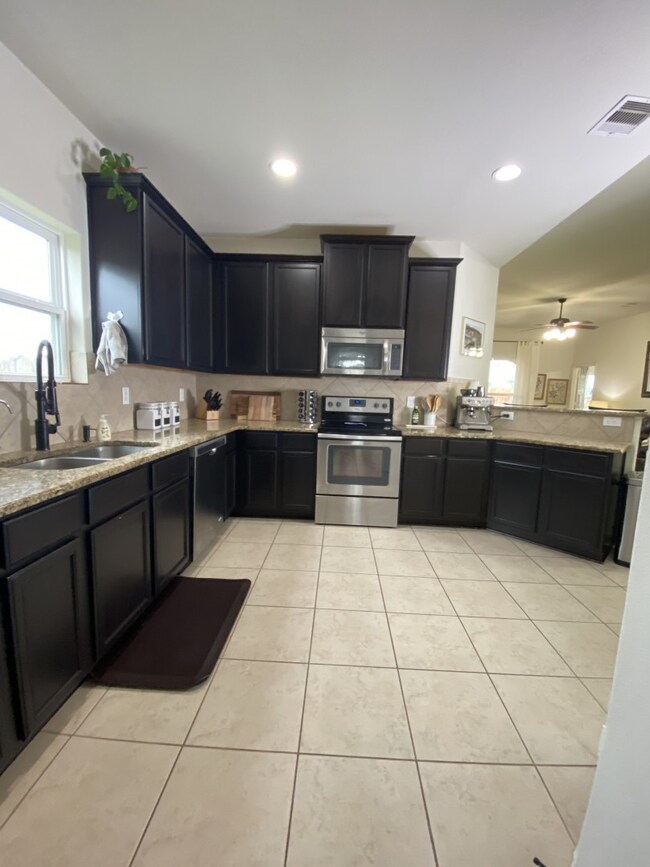 20422 Sir Penguin Dr, Hockley, TX 77447 - photo 7