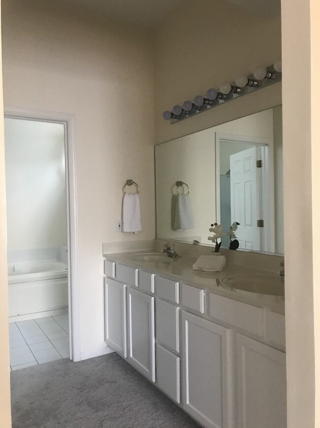 29631 N Birch Ave unit 2, Lake Bluff, IL 60044 - photo 5