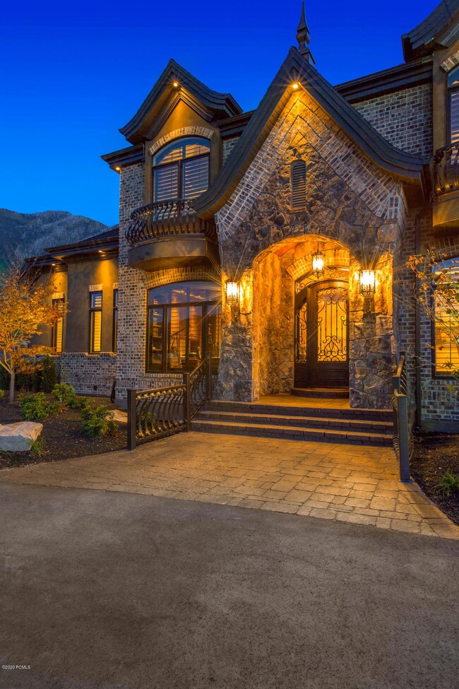 Mapleton 2 Front Door