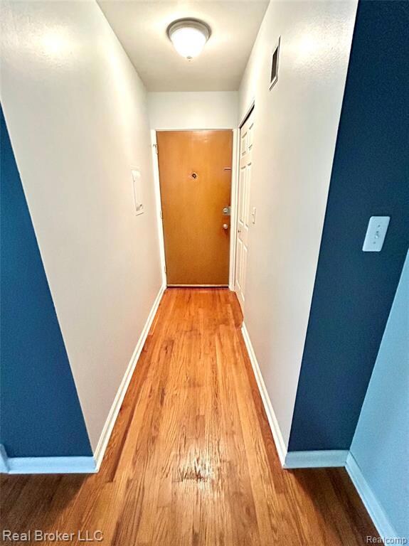 4840 Briarwood Ave unit 2, Royal Oak, MI 48073 - photo 3