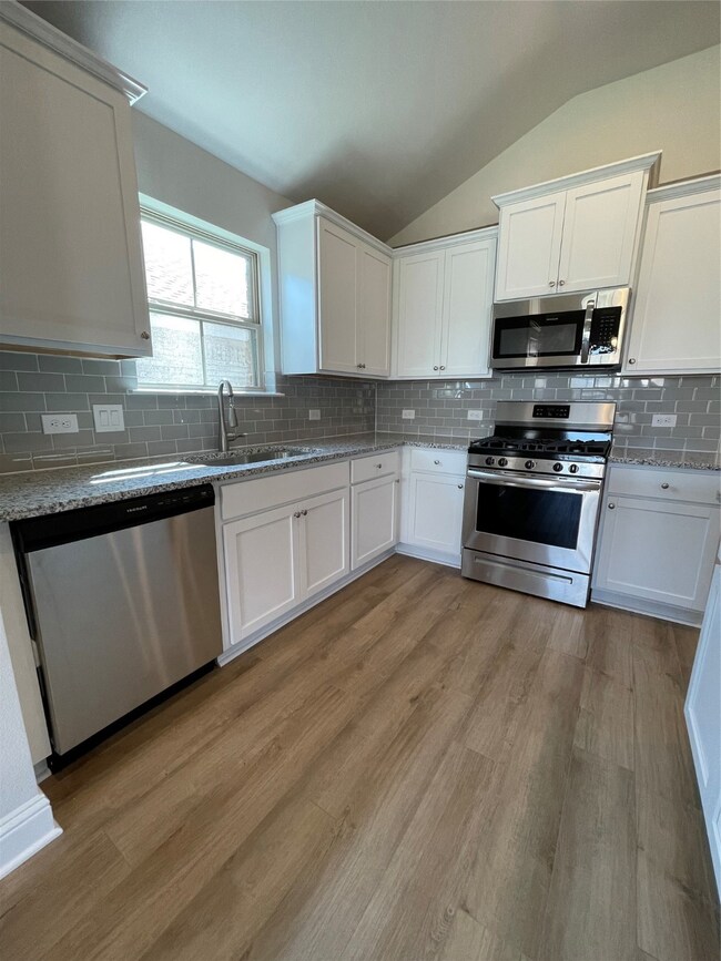 30174 Alpine Aster Ln, Cleveland, TX 77327 - photo 3