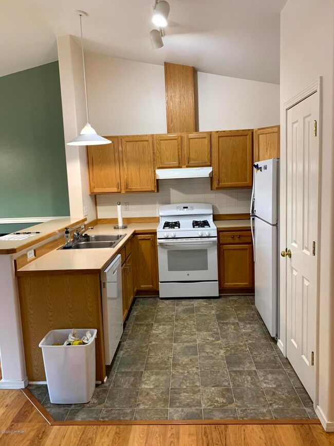 8214 Mentra St unit 2, Anchorage, AK 99518 - photo 4