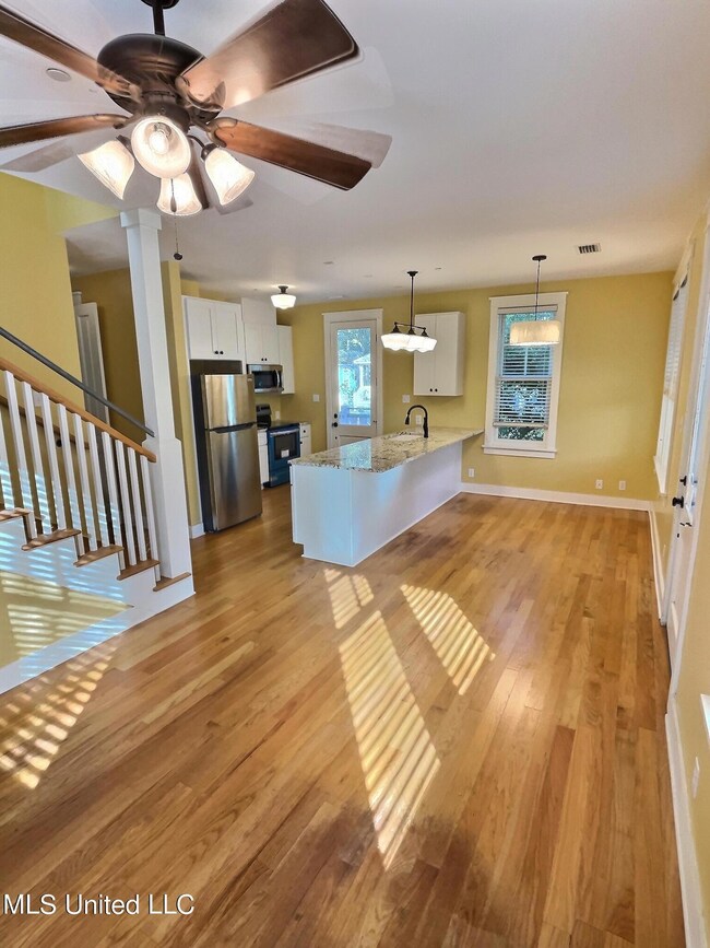 2151 Government St unit 607 Cottage Square L, Ocean Springs, MS 39564 - photo 5