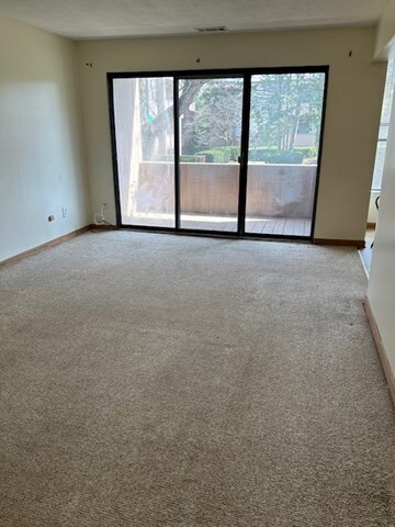 54 Shrewsbury Green Dr unit F, Shrewsbury, MA 01545 - photo 3