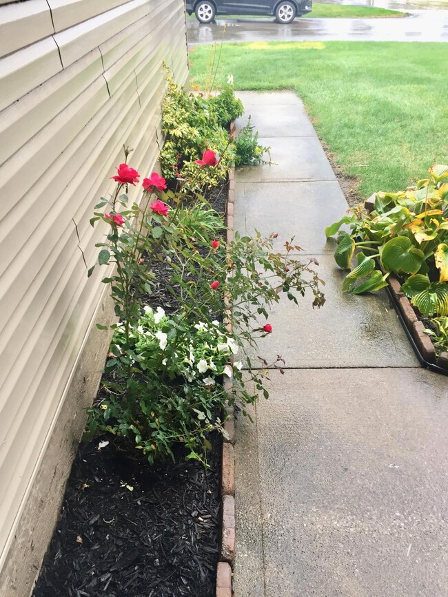 5270 Westbury Dr unit 13C, Columbus, OH 43228 - photo 2