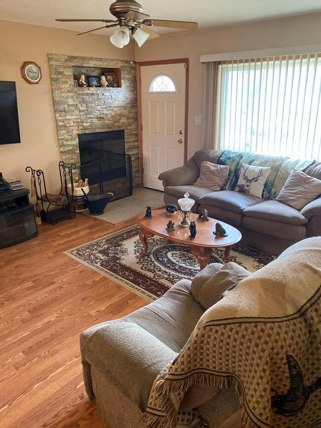 2735 Pawnee Rd, Waukegan, IL 60087 - photo 3