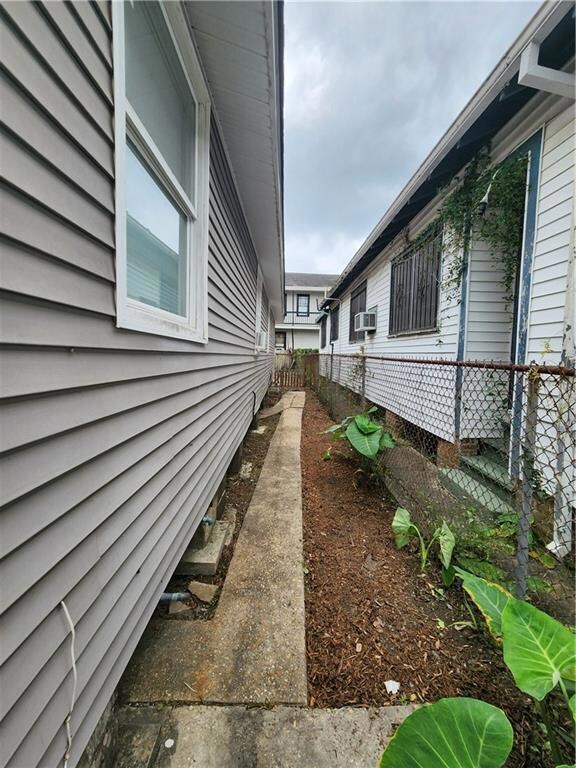  4631 Clara Side Yard