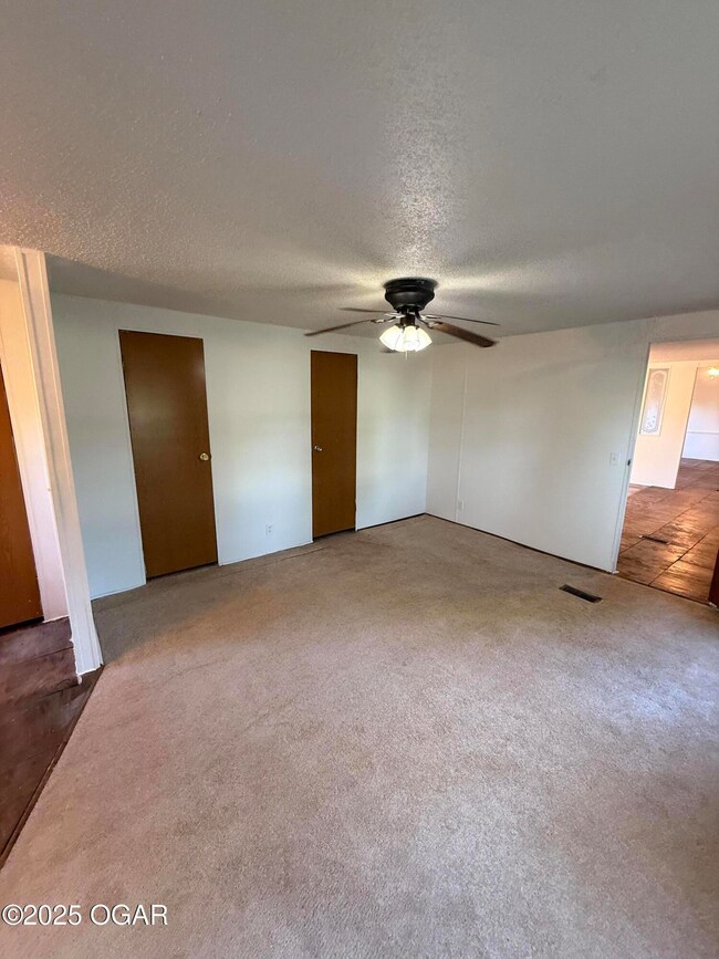 827 E Tahlequah Ave, Vinita, OK 74301 - photo 7