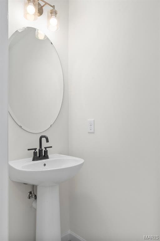 Bathroom featuring baseboards