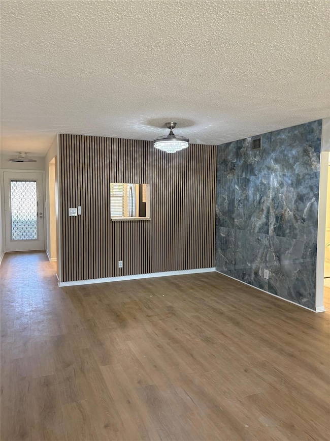 Dining Area With Accent Walls