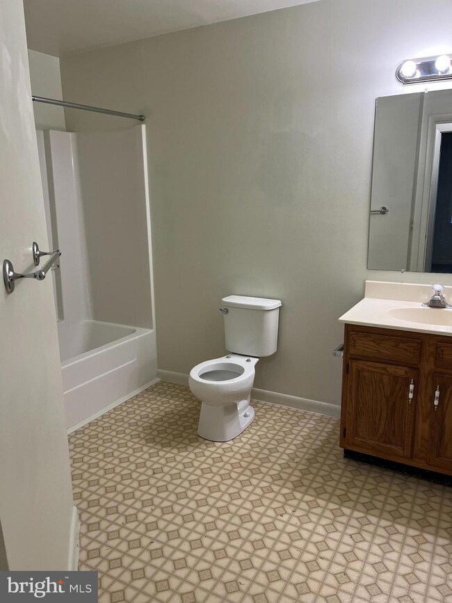 643 Main St unit B-5, Pennsburg, PA 18073 - photo 3