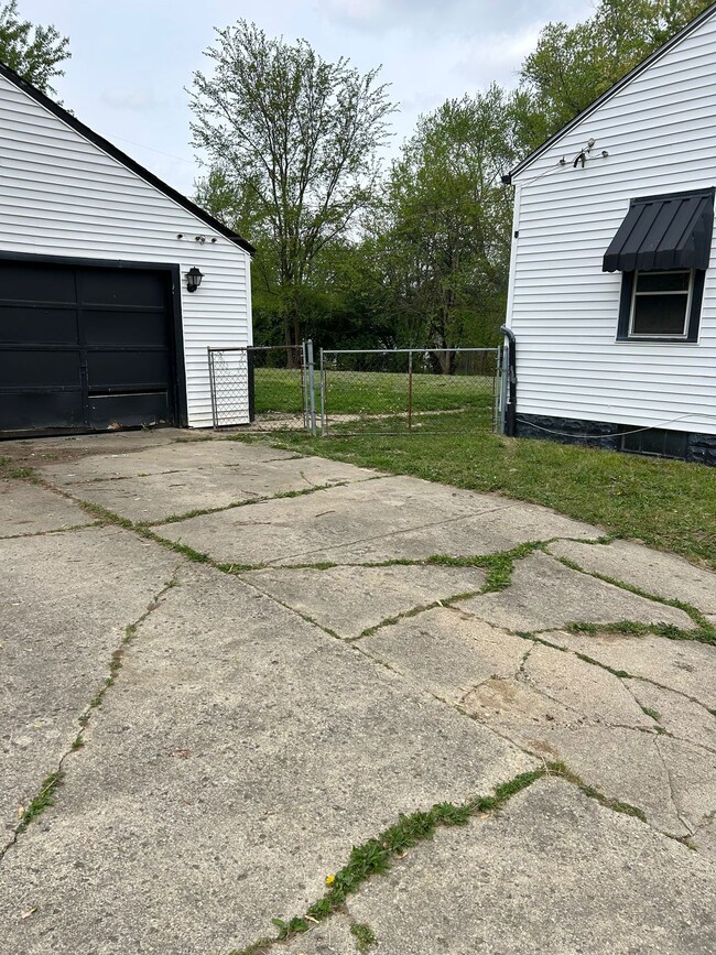 1917 Drexel Dr, Anderson, IN 46011 - photo 3