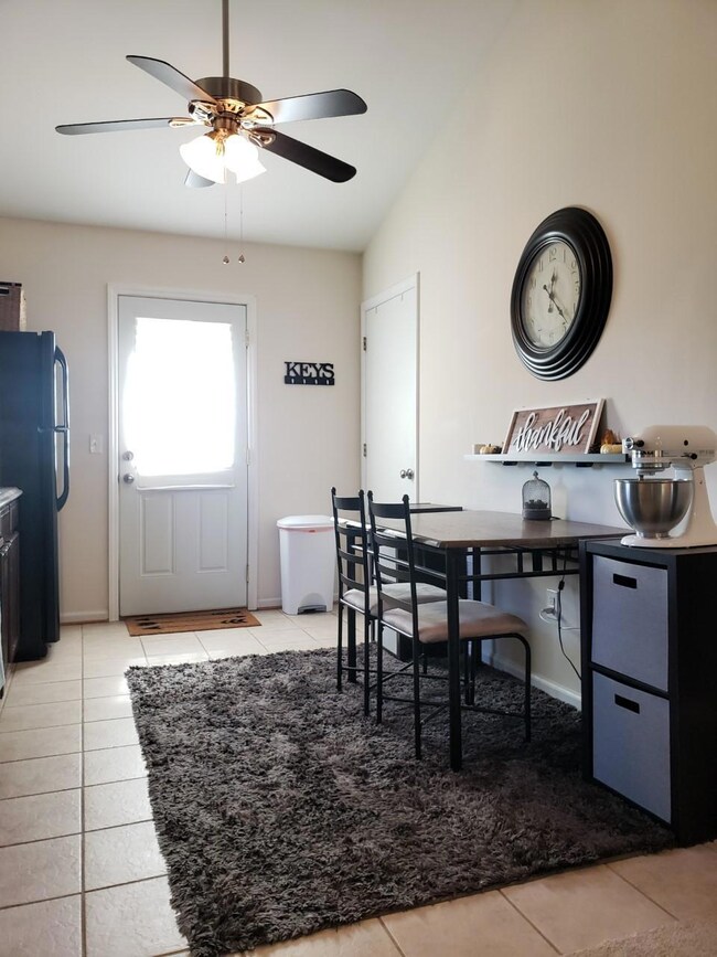 4 Eat-In Kitchen