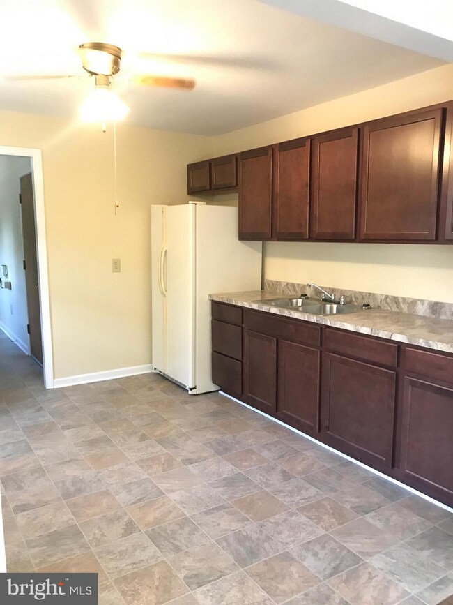 5246 Gordon Dr, King George, VA 22485 - photo 3