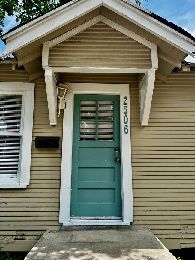 2506 Columbia St, Houston, TX 77008 - photo 4