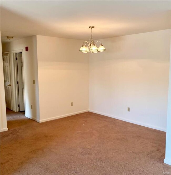 950 Cold Spring Rd unit 11, Allentown, PA 18103 - photo 4