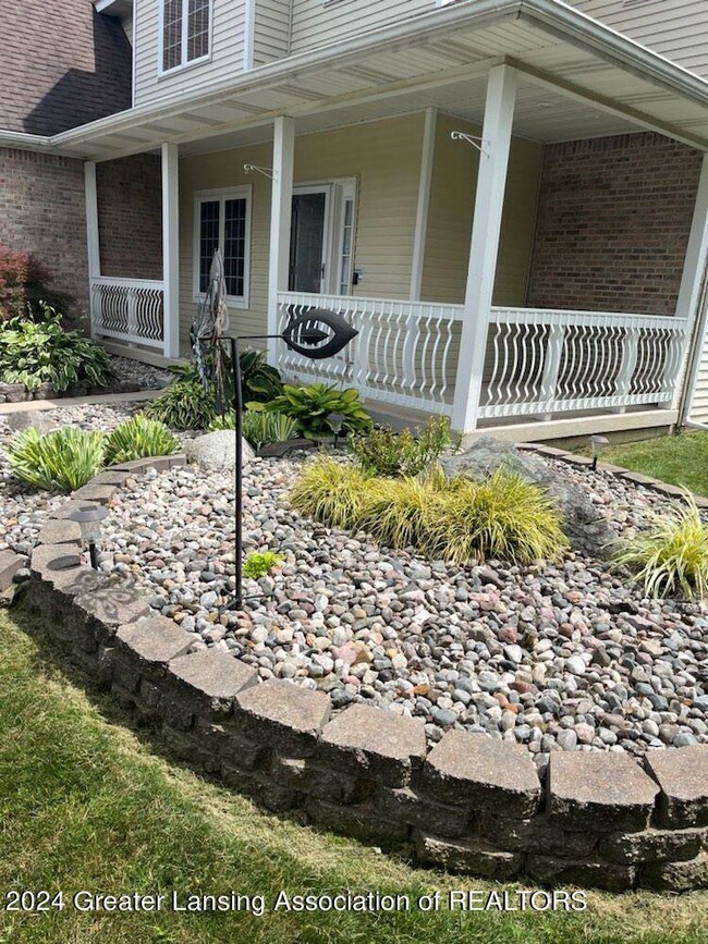 uoclose front