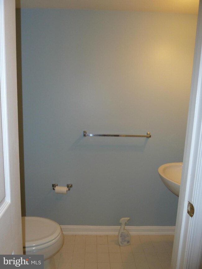 1209 Cypress Tree Place, Herndon, VA 20170 - photo 6