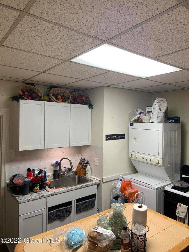 24 Cottage St, Troy, NY 12180 - photo 6