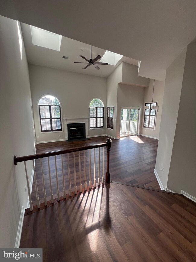 4651 Longstreet Ln unit 304, Alexandria, VA 22311 - photo 4