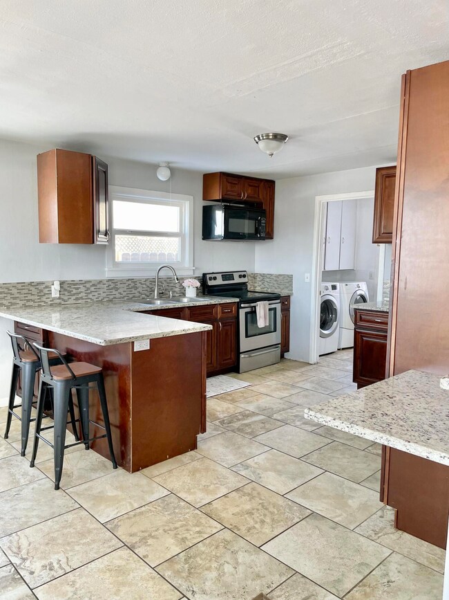 5111 Summers Ln, Klamath Falls, OR 97603 - photo 4