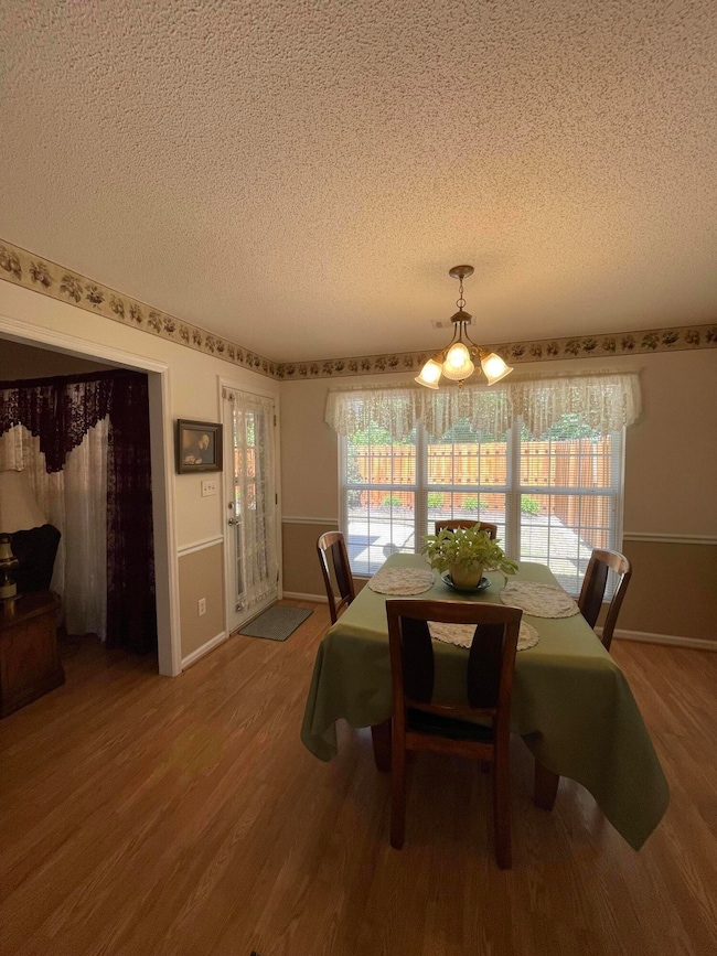 breakfast room