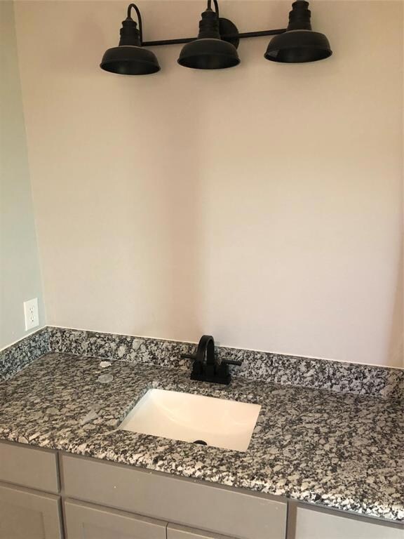 607 Water St, Whitesboro, TX 76273 - photo 4