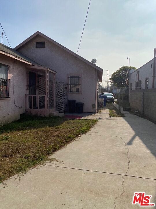 driveway- facing towards streeet
