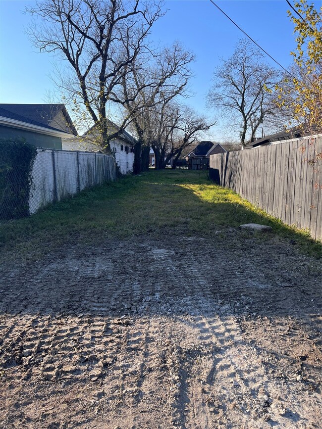 6520 Sidney St, Houston, TX 77021 - photo 3