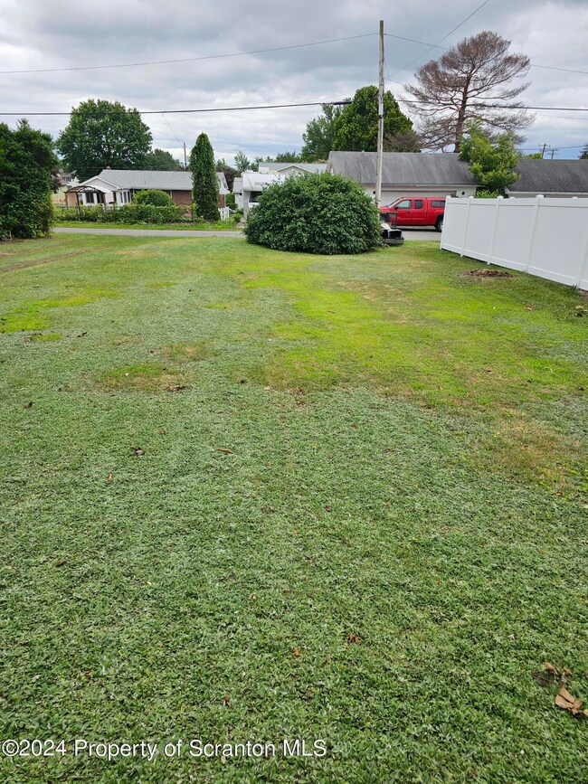 1381 Watson St, Scranton, PA 18504 - photo 4