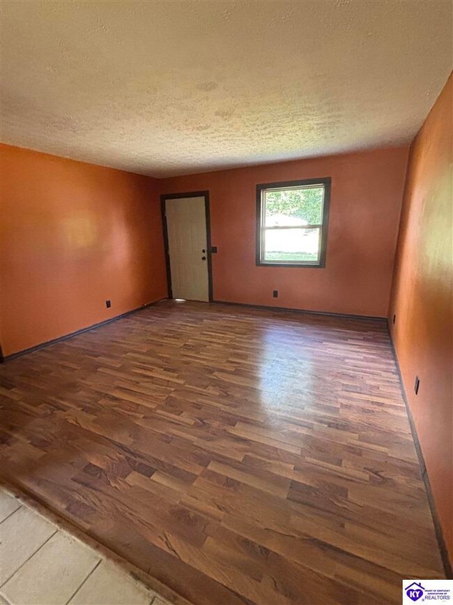 75 Roland St, Campbellsville, KY 42718 - photo 5