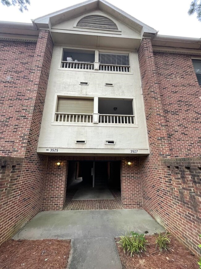 3527 Ivy Commons Dr unit 202, Raleigh, NC 27606 - photo 2