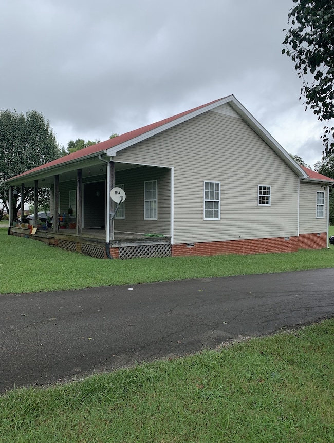 702 E Jefferson St, Pulaski, TN 38478 - photo 2