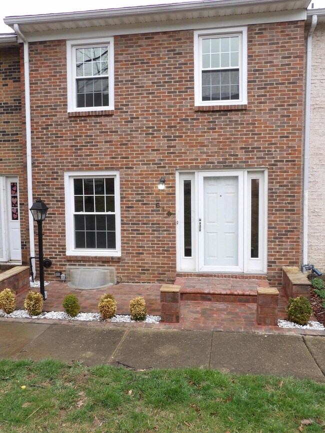 610 Dlyn St unit 12, Columbus, OH 43228 - photo 2