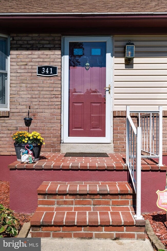 341 Roosevelt Ave, Reading, PA 19605 - photo 5