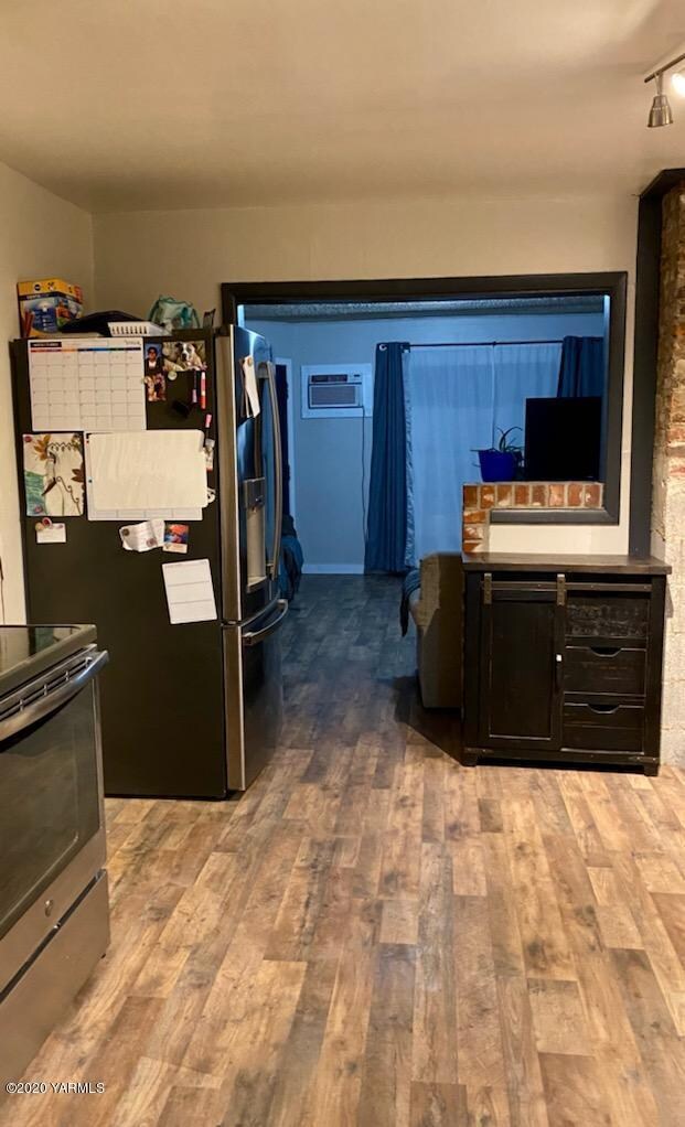 3 (Kitchen in main)