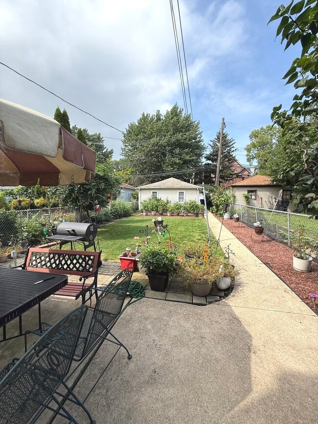 2526 W Gunnison St unit 2, Chicago, IL 60625 - photo 3