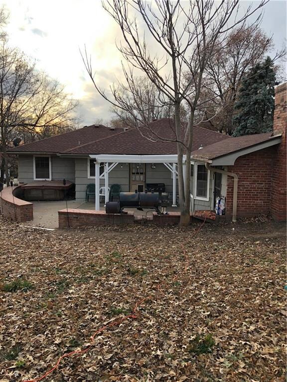 Encircled Patio complete with wall seating & Beaut