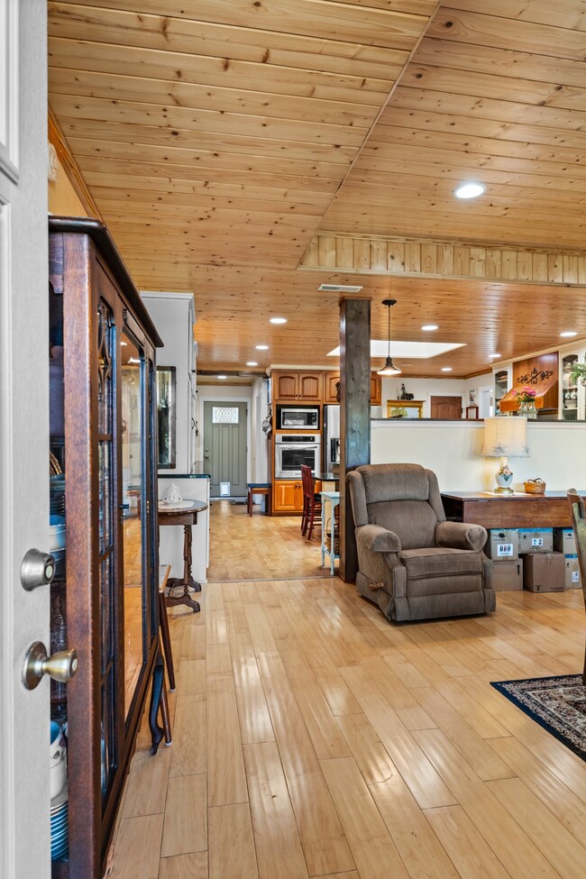 1556 Chestnut Grove Rd, Morrison, TN 37357 - photo 5