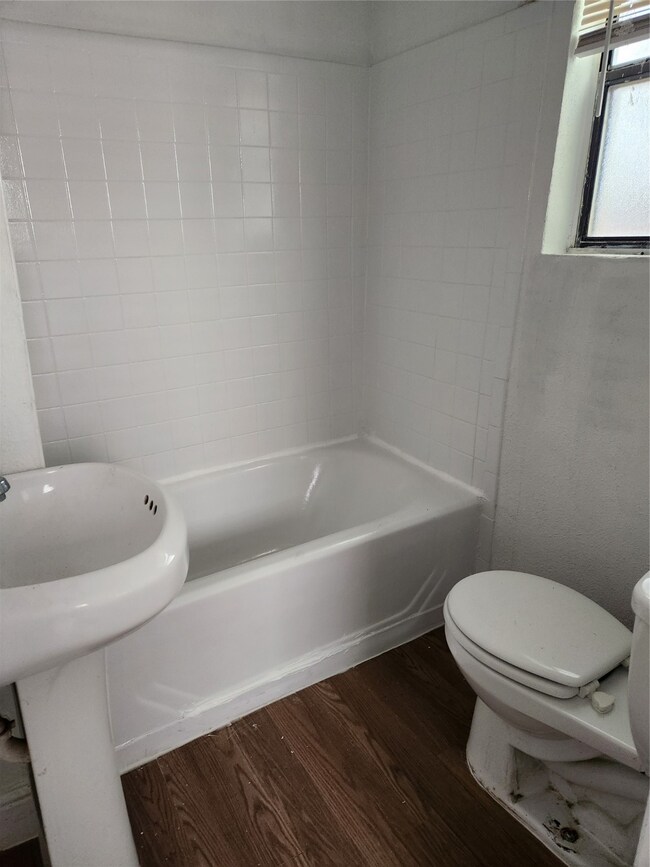 1016 Miles St unit 4, Rosenberg, TX 77471 - photo 5