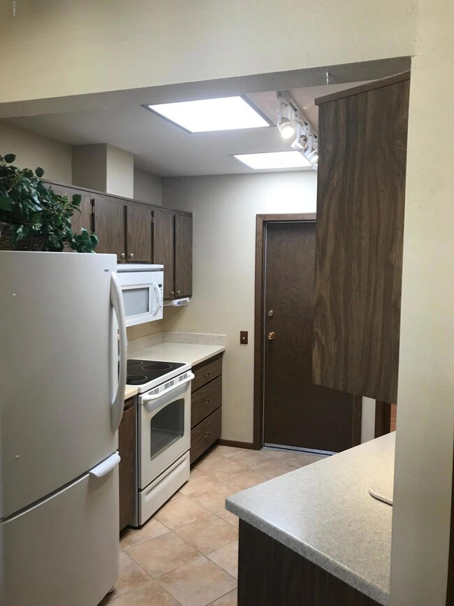 13887 N 111th Ave unit 17F, Sun City, AZ 85351 - photo 6