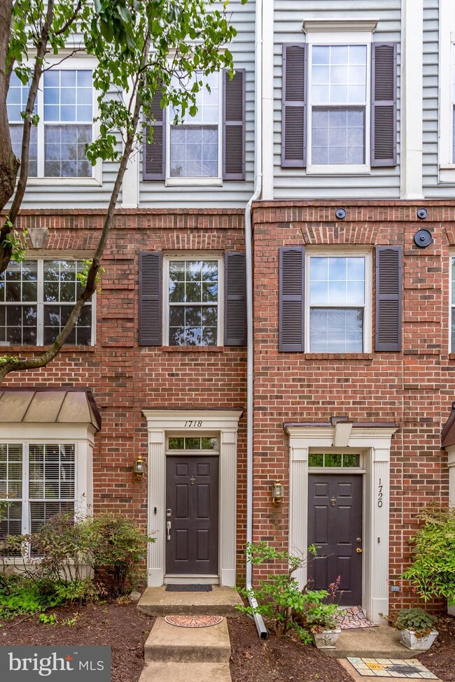 1718 Kingsgate Ct, Alexandria, VA 22302 - photo 3