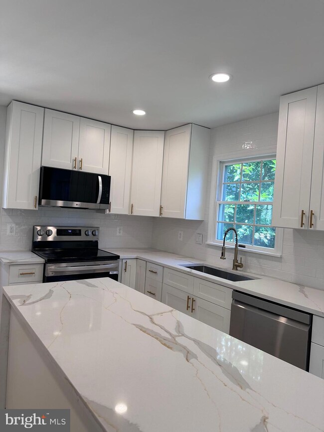 6204 Otter Run Rd, Clifton, VA 20124 - photo 3