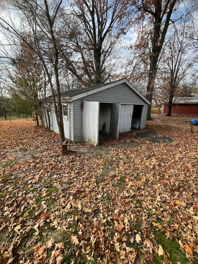 107 E Mockingbird Ln, Crane, MO 65633 - photo 4