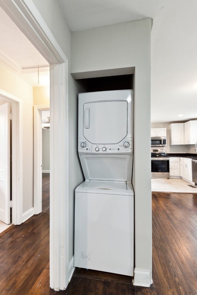 Washer/Dryer Included!