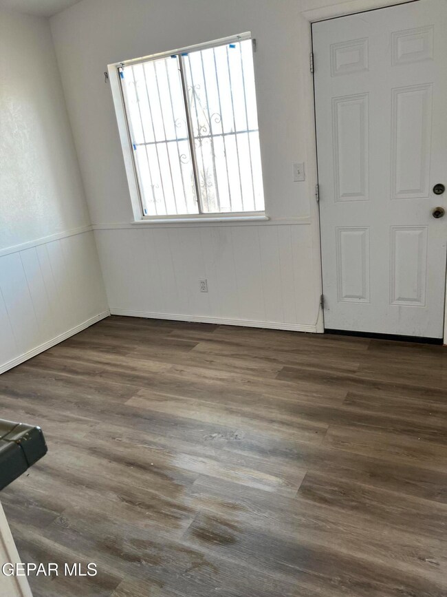 374 Lomaland Dr, El Paso, TX 79907 - photo 6